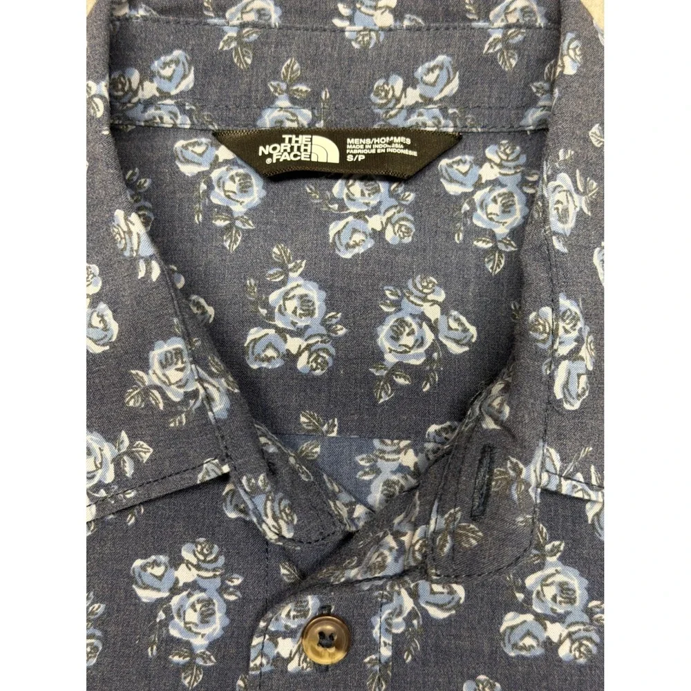 The North Face Mens Small Blue Floral Rose Short Sleeve Button Down‎ Shirt S/P
